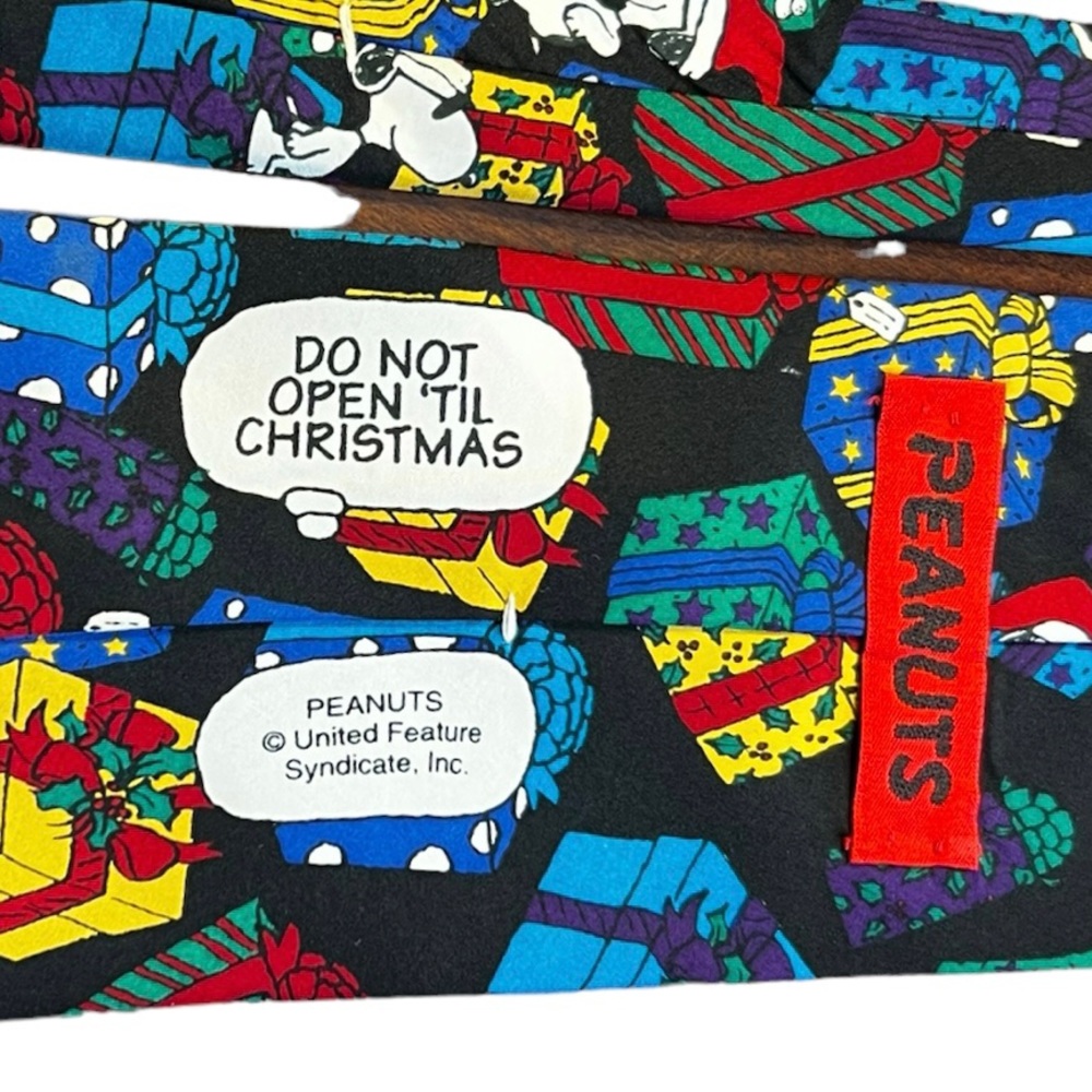 Peanuts Christmas Tie - Picture 5 of 6